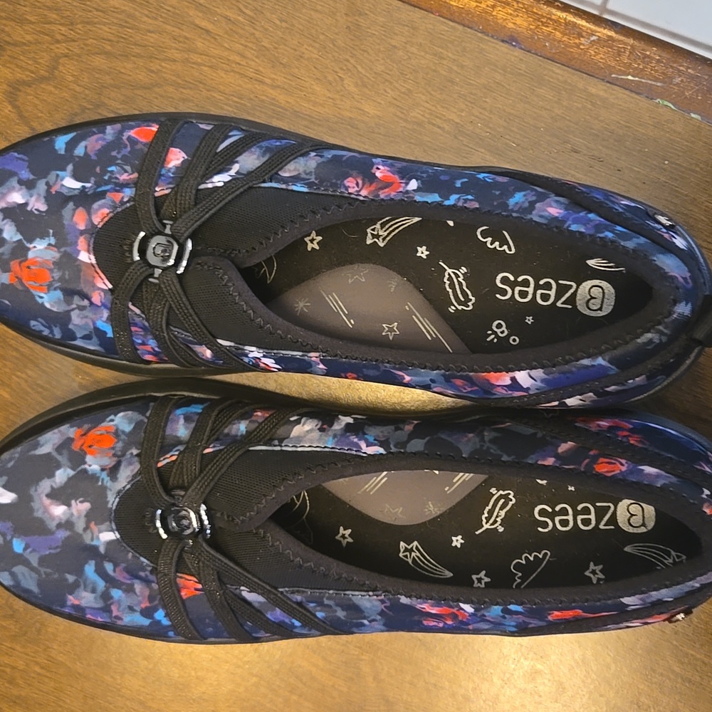 B ZEES SLIP-ON SHOES SZ-9.5 BLACK WITH FLOWERS “ROSIE”